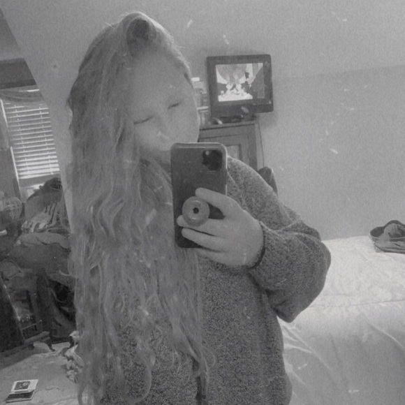 Meet your Posher, Hannah - Picture 1 of 1